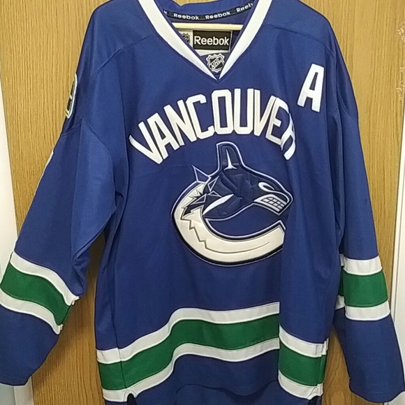 Vancouver Canucks Jersey - Kesler #17 (Knockoff) - Picture 1 of 3